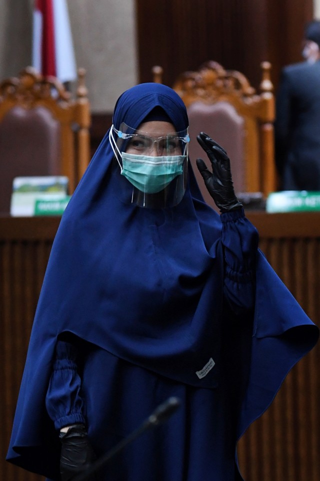 Terdakwa Pinangki Sirna Malasari meninggalkan ruangan usai sidang lanjutan di Pengadilan Tipikor, Jakarta, Rabu (21/10). Foto: Puspa Perwitasari/ANTARA FOTO