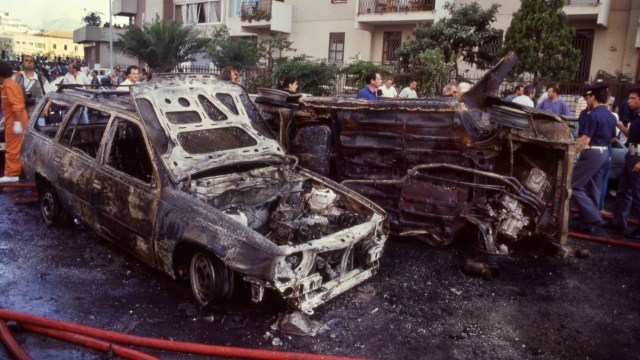 Ilustrasi mobil kena ledakan bom. Foto: Tony Gentile/REUTERS