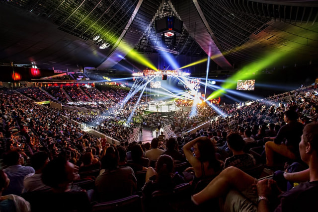 ONE: INSIDE THE MATRIX pada 30 Oktober menjadi ajang pertama di Singapura yang bisa dihadiri penonton sejak negara tersebut menerapkan protokol ketat terkait COVID-19 (ONE Championship)