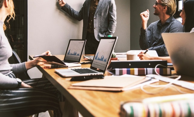 Ilustrasi membuat notulen rapat. Foto: Pixabay