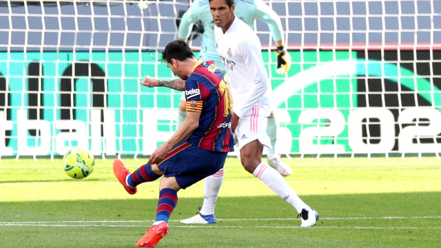 Pertandingan La Liga antara FC Barcelona vs Real Madrid  di Stadion Camp Nou, Barcelona , Spanyol, Sabtu (24/10). Foto: Albert Gea/REUTERS