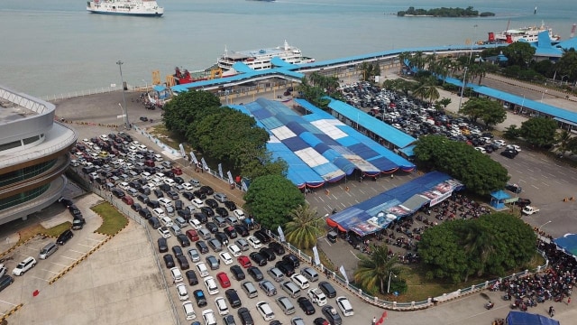 Suasana di pelabuhan. Foto: ASDP