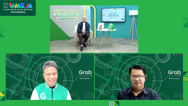 President of Grab Indonesia Ridzki Kramadibrata dan Pemilik Ayam Geprek Bu Deasy David Gunawan pada Festival UMKM kumparan di Jakarta, Senin (26/10). Foto: kumparan