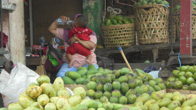 Suasana lapak buah mangga di pasar Gamping, Sleman Oktober 2020. Foto: Widi Erha Pradana. 