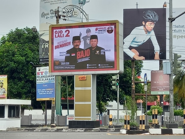 Untuk lebih memperkenalkan visi misinya ke masyarakat, paslon Bajo memasang kampanye digital di videotron yang ada bundaran patung Manahan, Solo