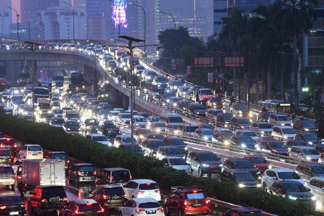 Ilustrasi tol dalam kota macet. Foto: Wahyu Putro A/Antara Foto