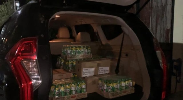 Makanan dan minuman yang akan dibagikan oleh AMSA-UMM
