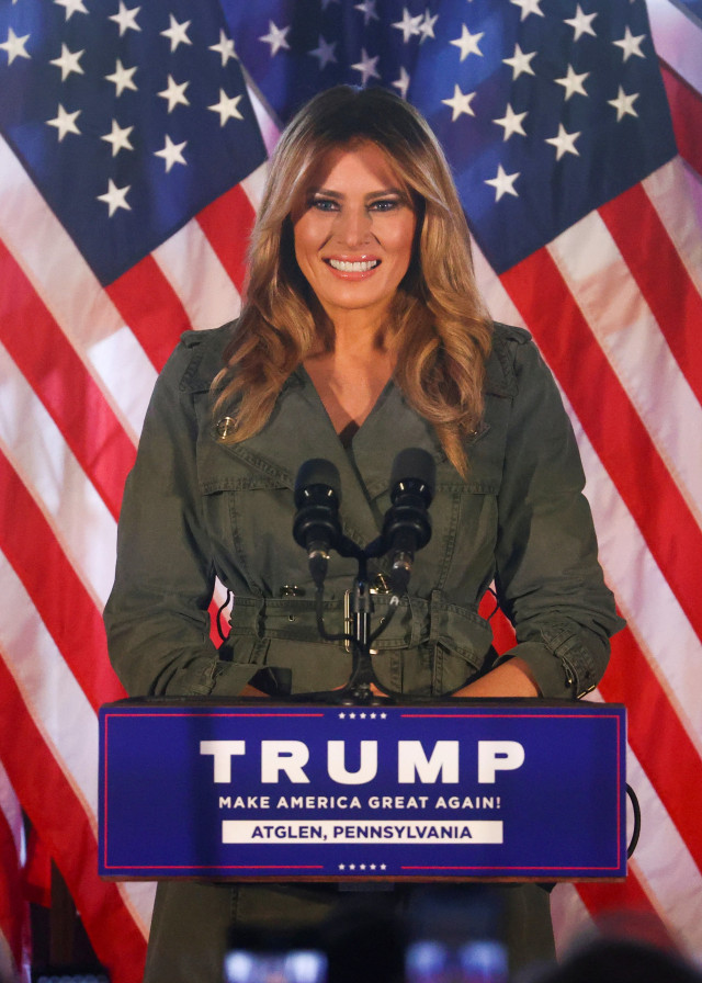 Ibu negara AS Melania Trump menghadiri acara kampanye di Atglen, Pennsylvania, Amerika Serikat. Foto: Hannah Mckay/REUTERS