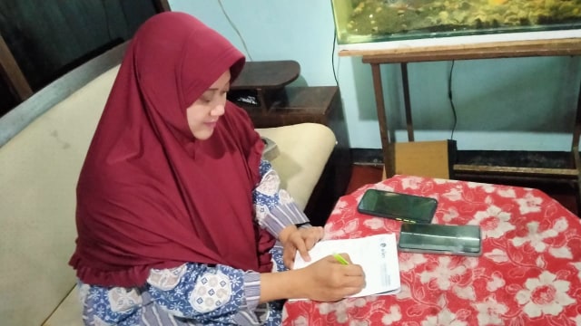 Direktur TPA Al-Hikmah Jurugsari Dyah Noviati saat ditemui di kediamannya pada Rabu (28/10)