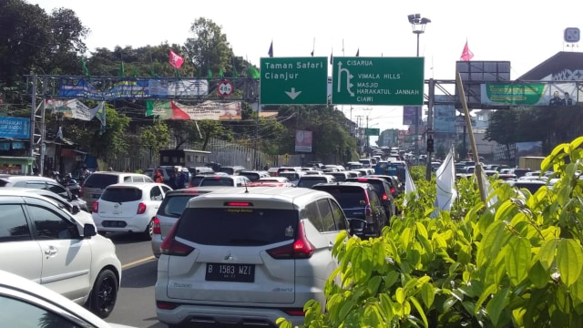 Suasana lalu lintas padat di Puncak, Kamis (29/10/2020). Foto: Dok. Istimewa