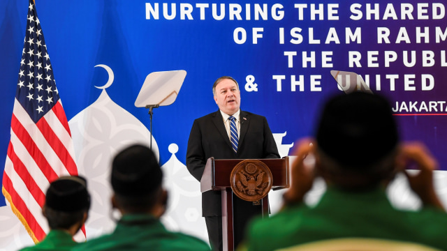 Menteri Luar Negeri Amerika Serikat Mike Pompeo menjadi pembicara dalam dialog dengan GP Ansor di Jakarta, Kamis (29/10). Foto: Galih Pradipta/ANTARA FOTO