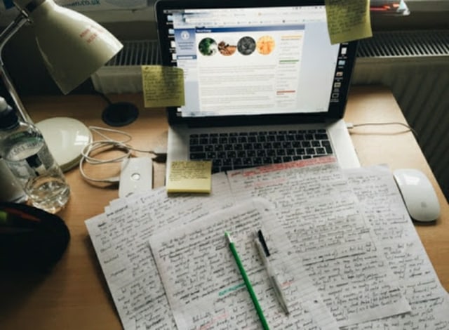 Cara Membuat Makalah Kuliah, Foto: Dok. favim.com