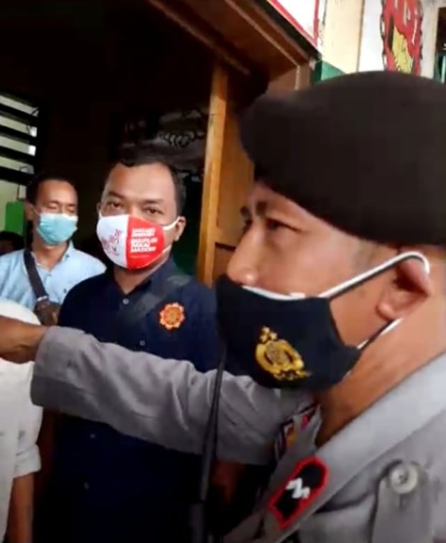 Polisi geruduk deklarasi KAMI di Jambi. Foto: Zoom