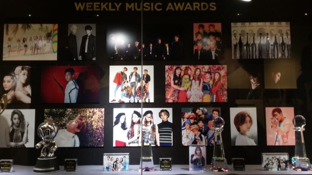 Potret para penyanyi Korea di SM Entertaiment Town, Seoul. Foto: Khiththati/acehkini 