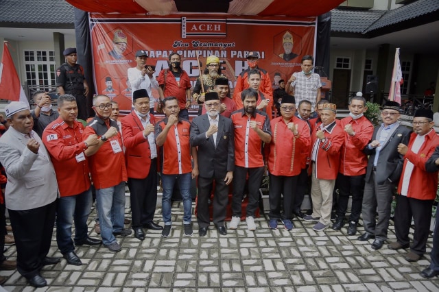 Para pimpinan Partai Aceh, sebuah partai lokal. Foto: Abdul Hadi/acehkini 
