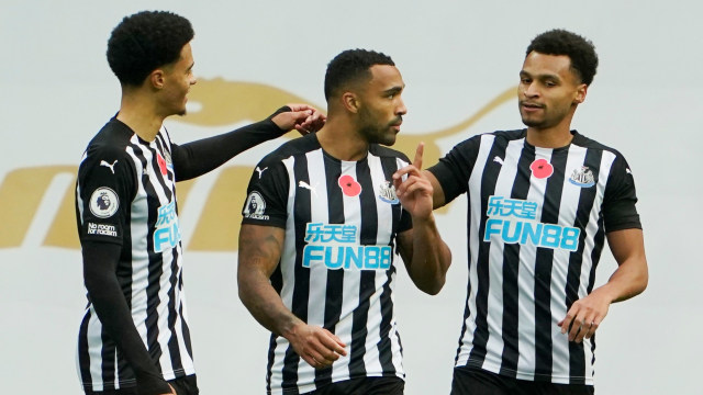 Selebrasi pemain Newcastle United usai mencetak gol ke gawang Everton pada pertandingan lanjutan Premier League di St James 'Park, Newcastle, Inggris. Foto: Owen Humphreys/Pool/REUTERS