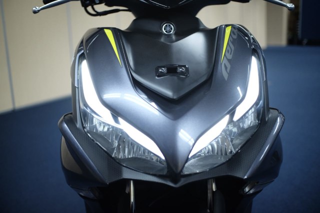 Desain lampu depan all new Yamaha Aerox. Foto: Bangkit Jaya/kumparan