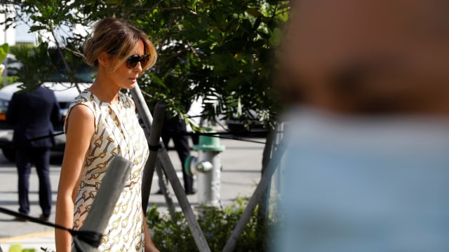 Melania Trump usai memberikan suaranya pada pemilihan presiden 2020 di Morton dan Barbara Mandel Recreation Center di Palm Beach, Florida, AS, Selasa (3/11). Foto: MARCO BELLO/REUTERS