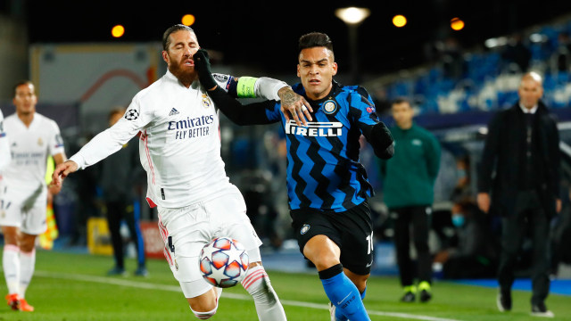 Real Madrid melawan Inter Milan pada Liga Champions di Estadio Alfredo Di Stefano, Madrid, Spanyol, Selasa (3/11). Foto: JUAN MEDINA/REUTERS
