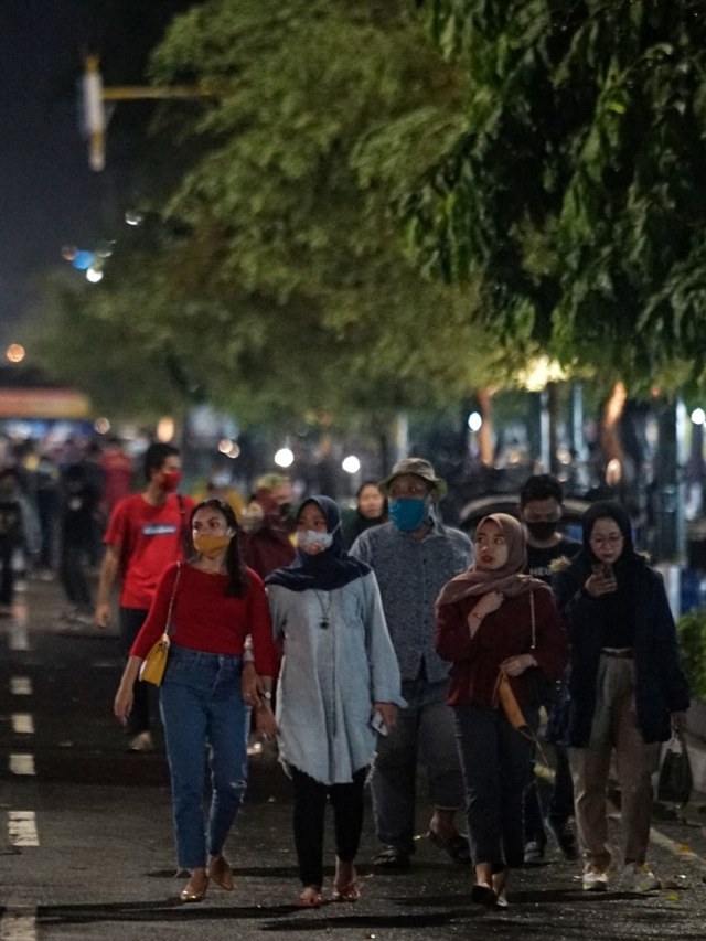 Warga berada di kawasan Malioboro saat uji coba Semi Pedestrian jalan Malioboro, Yogyakarta, Selasa (3/11). Foto: Andreas Fitri Atmoko/Antara Foto