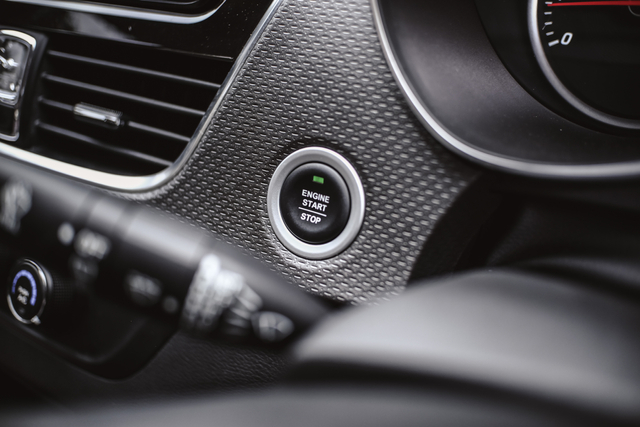 Tombol engine start stop Wuling Cortez CT S. Foto: Bangkit Jaya Putra/kumparan