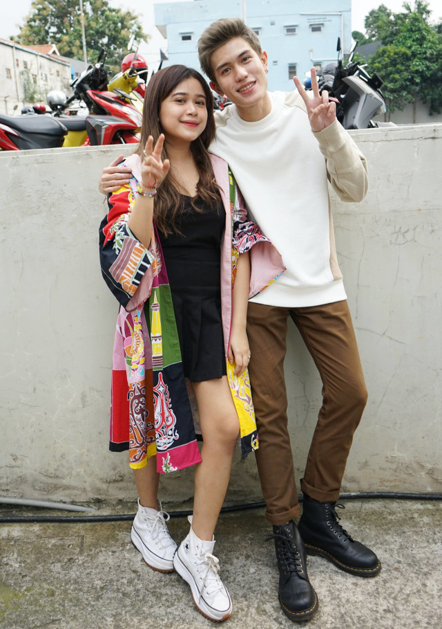 Brisia Jodie bersama pacarnya Julian Jacob saat ditemui dikawasan Tendean, Jakarta, Rabu, (4/11).  Foto: Ronny