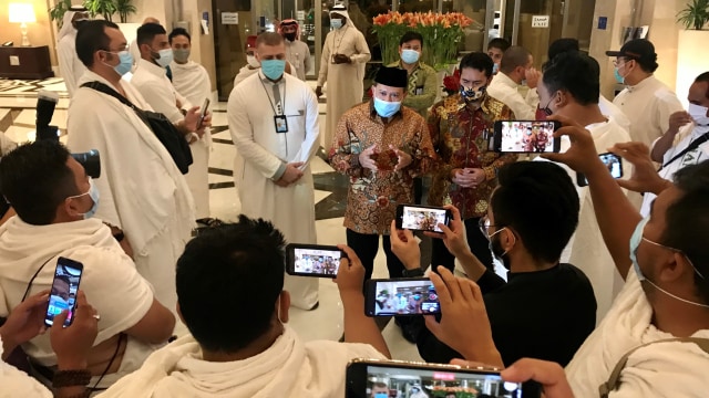 Jemaah kloter pertama bersiap melaksanakan ibadah umrah dari hotel tempat mereka dikaratina pada 4 November 2020. Foto: Dok. KJRI Jeddah