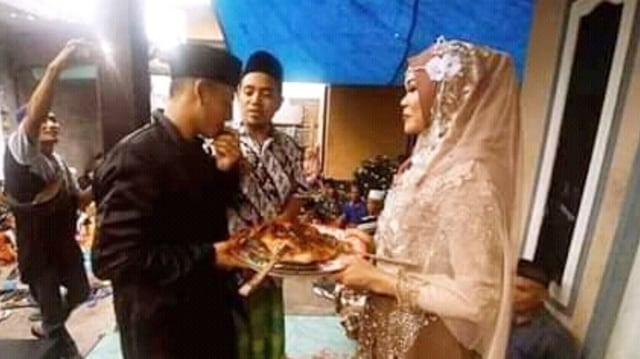 Pernikahan dengan mahar ayam panggang seharga Rp 150 ribu di Lombok Timur, NTB. Foto: Dok. Istimewa