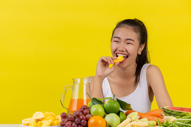 Ilustrasi Perempuan Diet Foto: Freepik