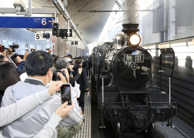 Kereta lokomotif Demon Slayer di Jepang Foto: Reuters