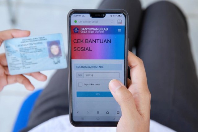 Inovasi cek bansos COVID-19 Banyuwangi. Foto: Pemkab Banyuwangi
