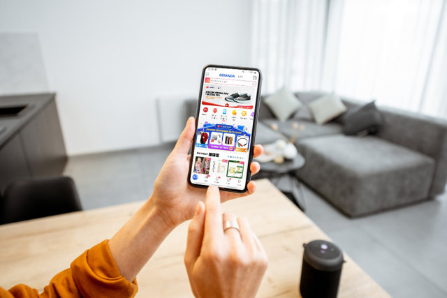 Ilustrasi tampilan home page Lazada. Foto: kumparan