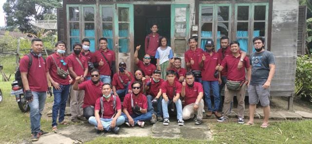 Klub Motor Astrea Pontianak berbagi pada warga kurang mampu. Foto: Dok. Istimewa