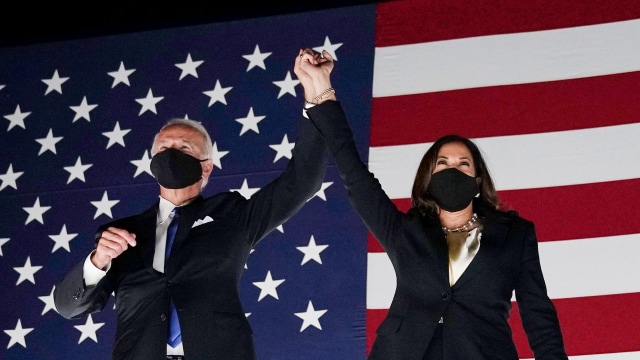 Calon presiden dari Partai Demokrat Joe Biden dan calon wakil presiden Amerika Serikat Kamala Harris menyapa para pendukungnya di Wilmington, Delaware, Amerika Serikat. Foto: Olivier DOULIERY / AFP