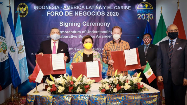 Penandatanganan Nota Kesepahaman PT Sarinah (Persero) dengan Dufry, AG Switzerland, dan Omega Mexico di KBRI Mexico City. Foto: Dok. Sarinah