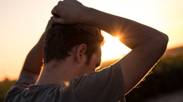 5 Tanda Pria Belum Move On Setelah Putus Denganmu. Foto: Unsplash
