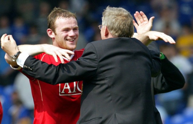 Wayne Rooney dan Sir Alex Ferguson. Foto: Paul Ellis/AFP