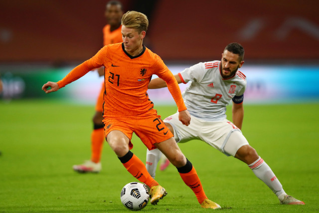 Pemain Timnas Belanda, Frenkie de Jong (kiri). Foto: Dean Mouhtaropoulos/REUTERS