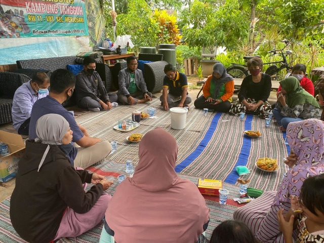 Cangkruan Bareng Bersama Warga. Foto: Feni Yusnia