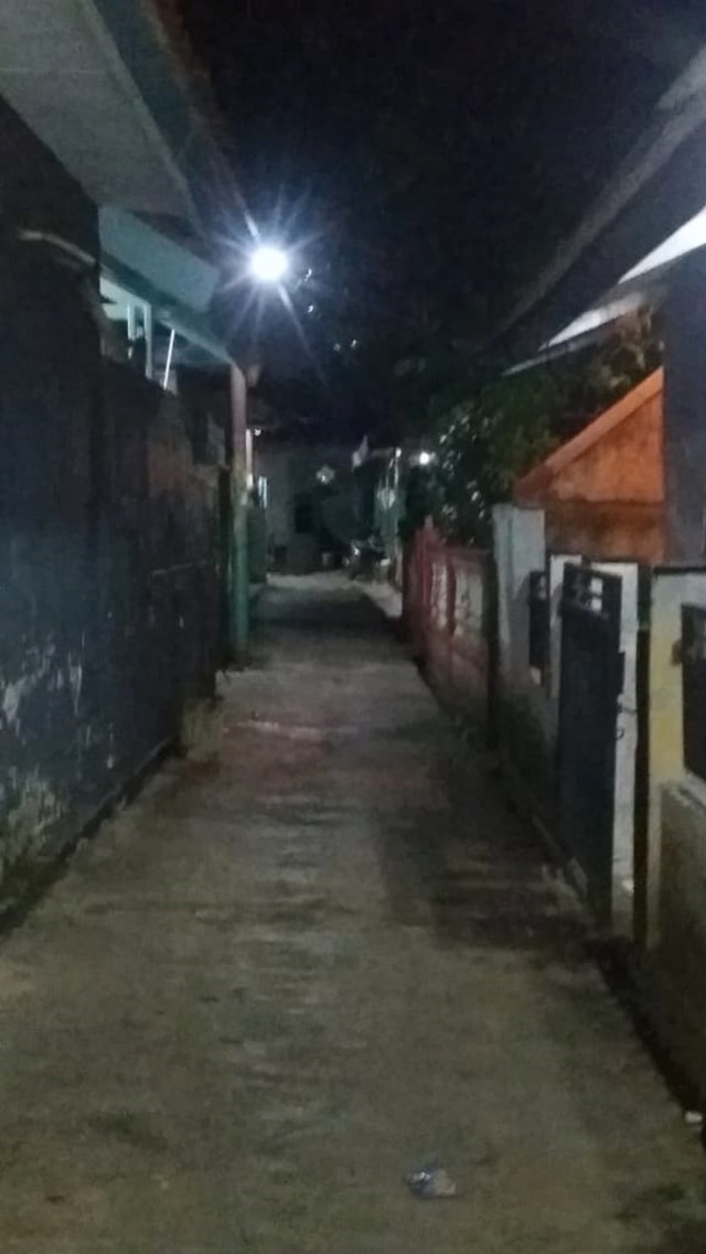 Warga di RT 02 RW 18, Kelurahan Pancoranmas, Kecamatan Pancoranmas, Depok, akhirnya membuka akses jalan menuju rumah pasien corona yang sedang isolasi mandiri. Foto: Dok. Istimewa
