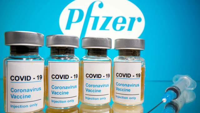 Ilustrasi vaksin corona Pfizer.
Foto: Dado Ruvic/REUTERS