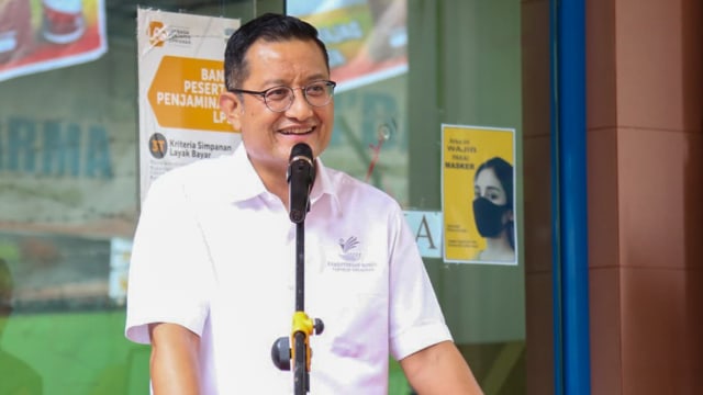 Menteri Sosial Juliari P. Batubara pulang kampung ke Kabupaten Simalungun, Sumatera Utara, dan berkesempatan membagikan bansos ke masyarakat. Foto: Dok. Kemensos