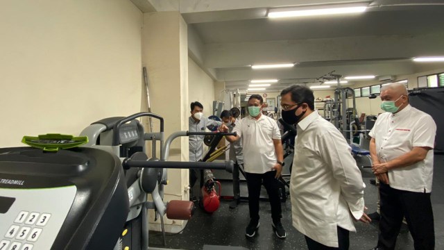 Ketum PBSI, Agung Firman Sampurna, mengunjungi pelatnas di Cipayung. Foto: Dok. Media PBSI