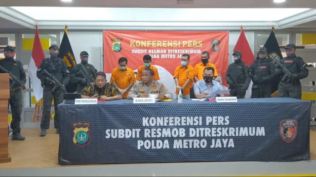 Konferensi pers penangkapan pelaku penusukan pendukung cawalkot Makassar di Tanah Abang.  Foto: Dok. Youtube Polda Metro Jaya