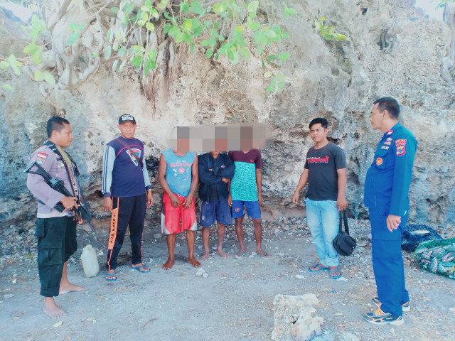 Polisi Polres Rote Ndao menangkap 3 orang nelayan yang menangkap ikan menggunakan bom ikan. Foto: istimewa. 