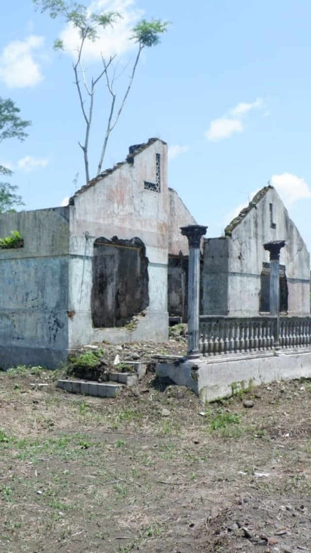 Puing-puing sisa erupsi Merapi 2010 di museum terbuka di Padukuhan Bakalan, Desa Argomulyo, Kecamatan Cangkringan, Sleman, DI Yogyakarta. Foto: Arfiansyah Panji Purnandaru/kumparan