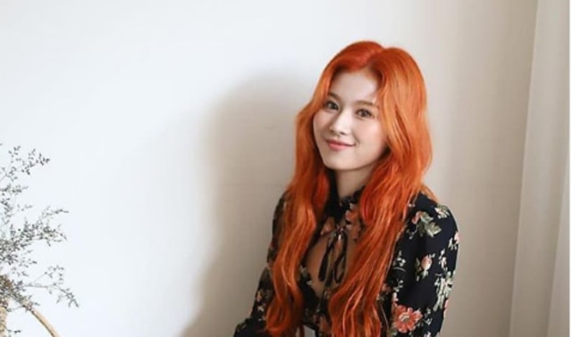 Senyum manis Sana Twice Foto: Instagram Sana_Twice