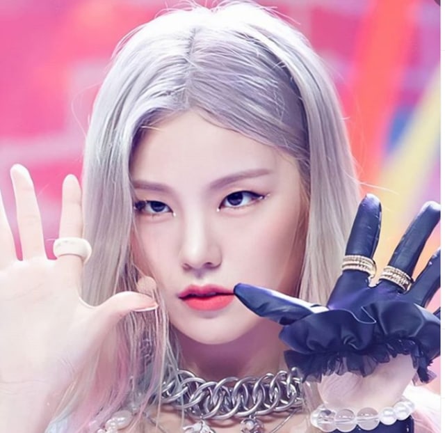 Sorot mata Yeji Itzy yang memukau Foto: Instagram Yeji.Itzy