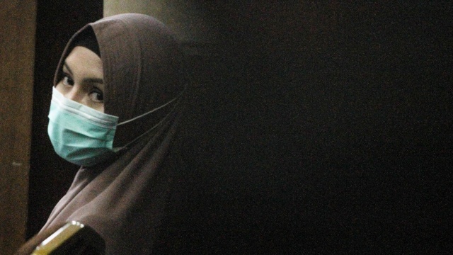 Terdakwa Pinangki Sirna Malasari mendengarkan keterangan saksi saat sidang di Pengadilan Tipikor, Jakarta, Rabu (11/11). Foto: Asprilla Dwi Adha/ANTARA FOTO