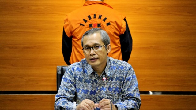 Wakil Ketua KPK Alexander Marawata saat konferensi pers penahanan Wali Kota Dumai Zulkifli AS di Kasus Suap DAK, Selasa (17/11). Foto: Humas KPK